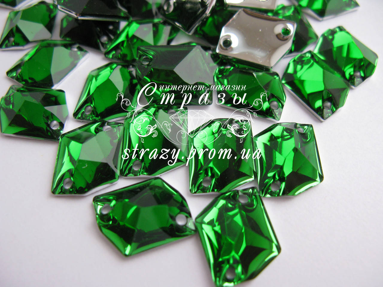 

Стразы пришивные Космик 16х21мм. Акрил Emerald