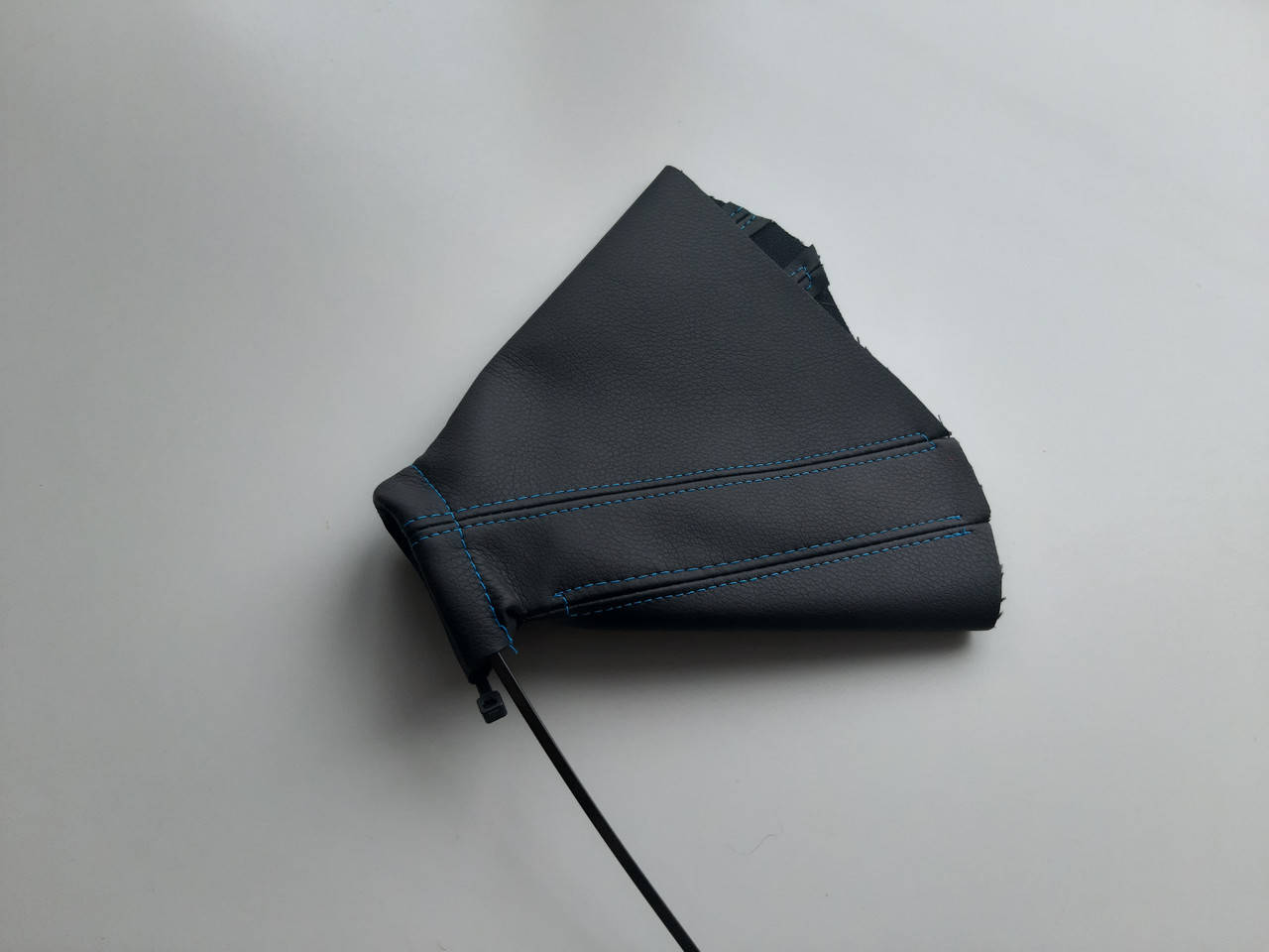 

Чехол Ручника Ланос / Сенс с Голубой или Синей строчкой. Кожух ручника