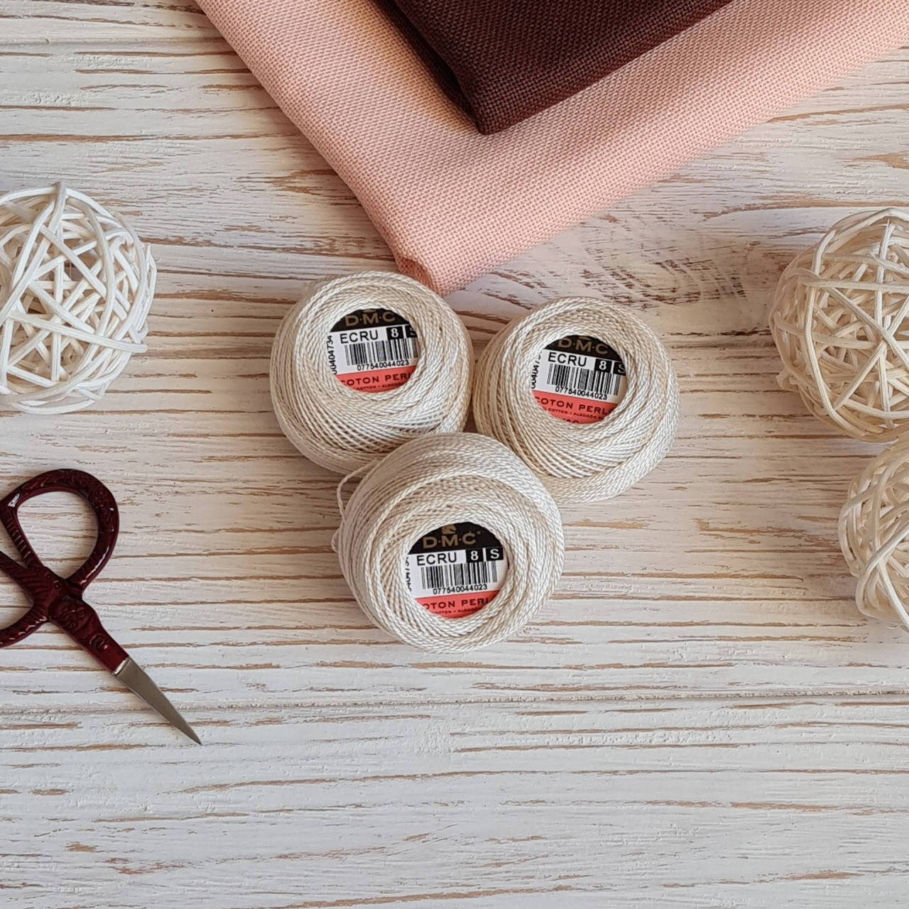 

Мулине DMC Pearl №8 ECRU