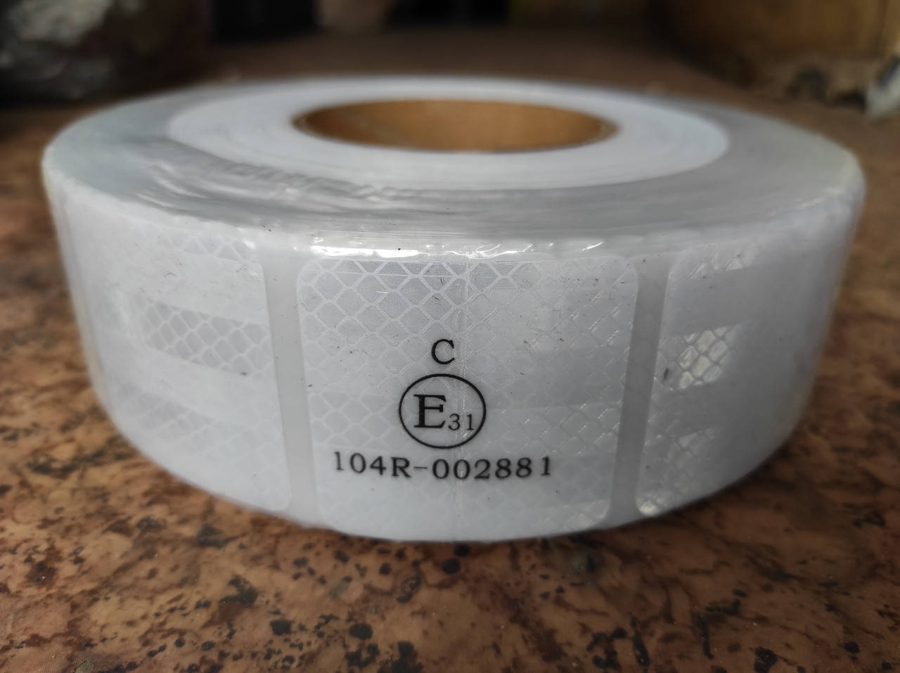 

Лента светоотражающая белая для маркировки транспорта (рулон)