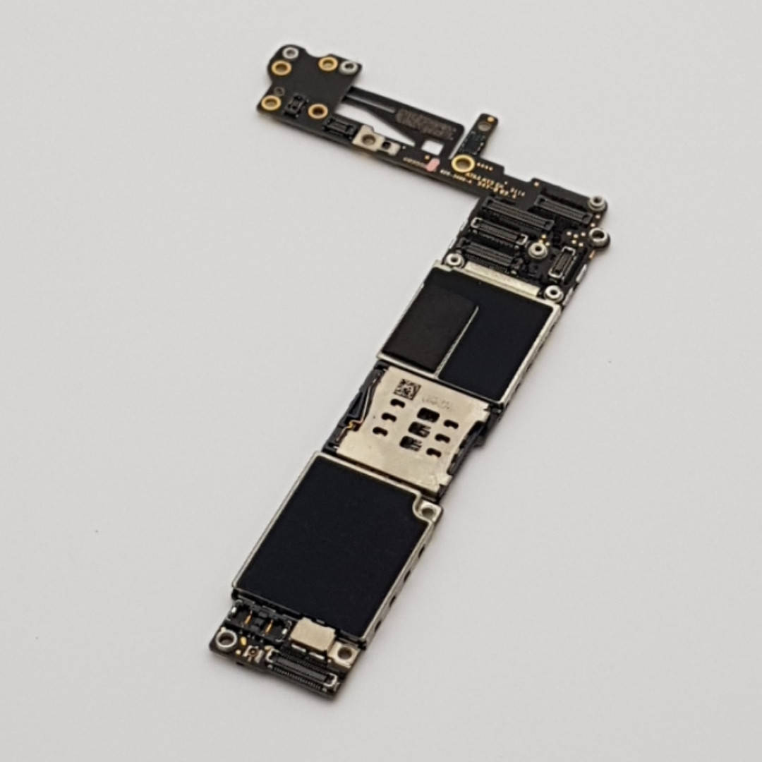 

Нерабочая материнская плата (донор) Apple Iphone 6 (нерабочая флэш)