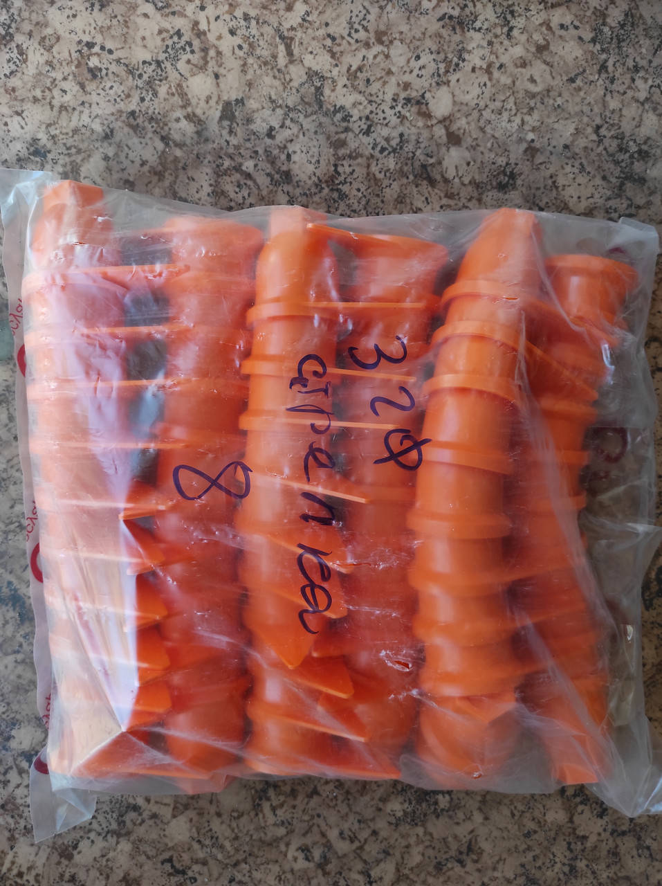 

Колпачок оранжевый со стрелкой на гайку под ключ 32 (60 штук)