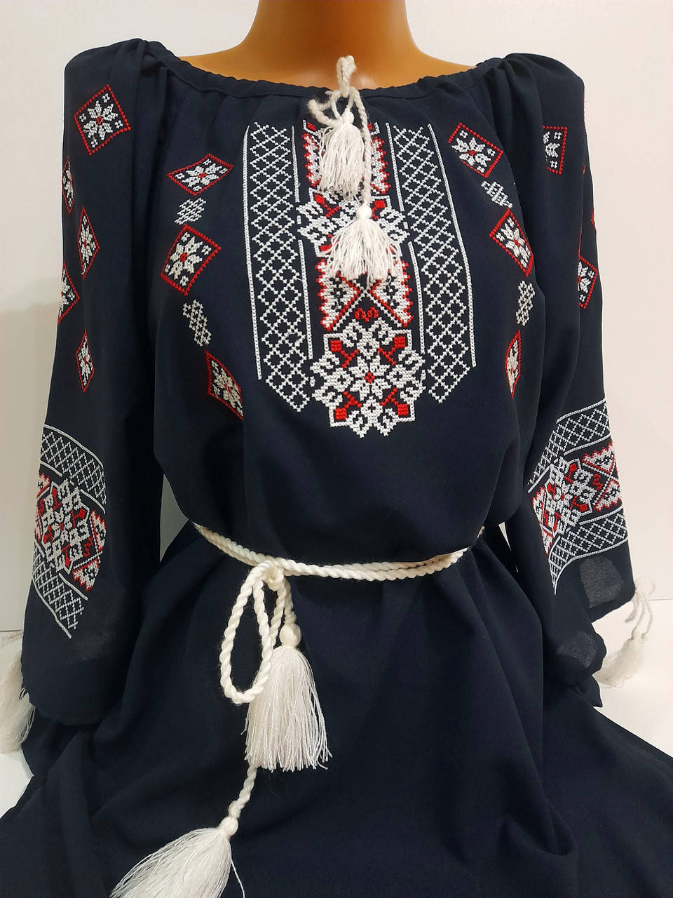 

Вишиванка. Жіноча вишиванка