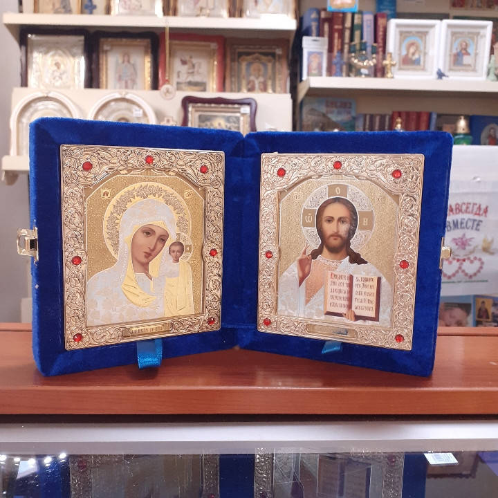 

Складень бархатный 26×15 см с вынимающимися ликами