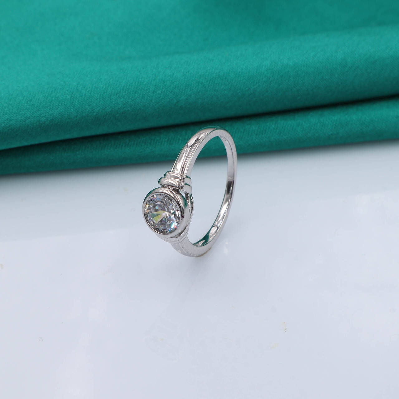 

Кольцо "Классика" с цирконием, р.17, р.18, медсталь Xuping, родий