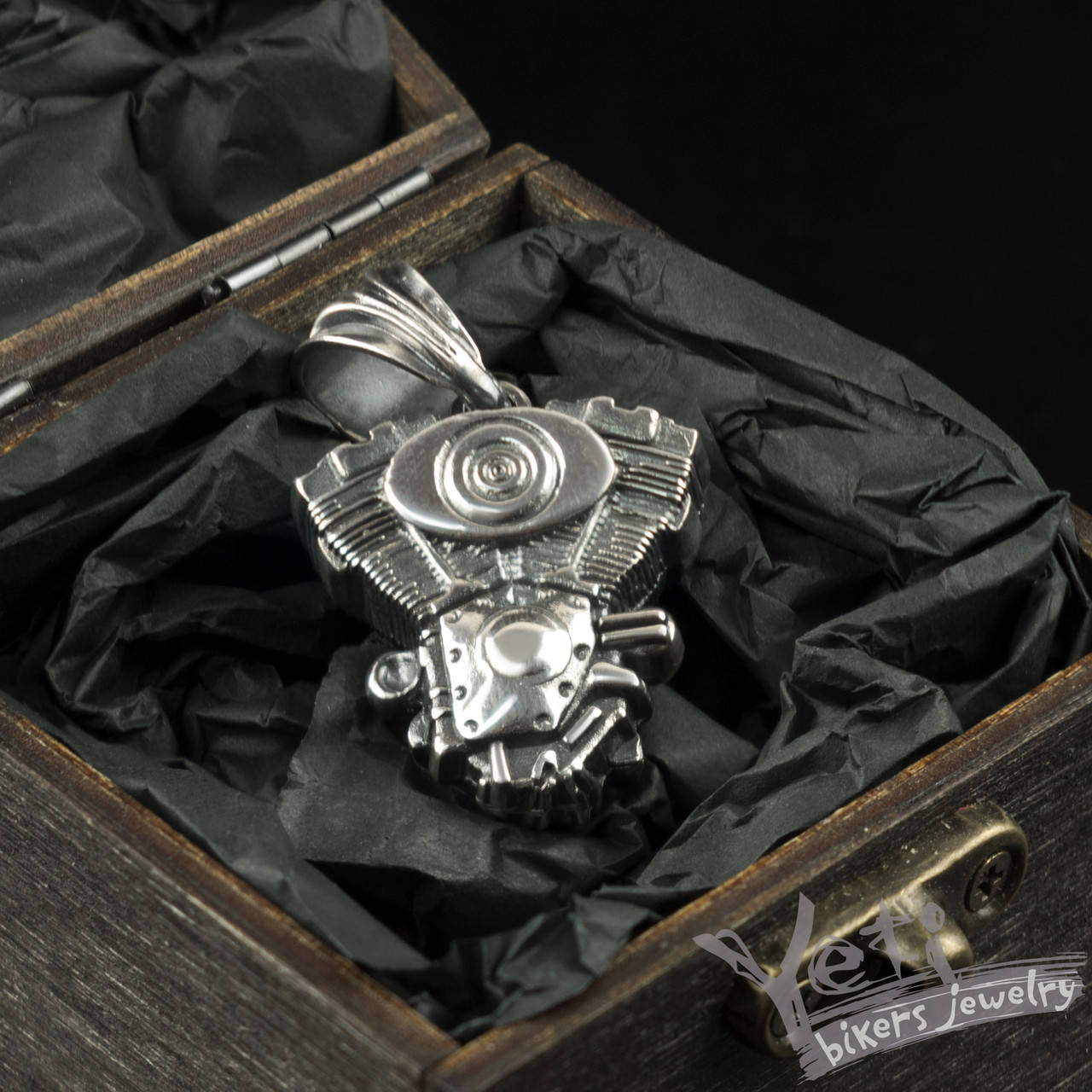 

Серебряный мужской кулон для байкера "V-twin"