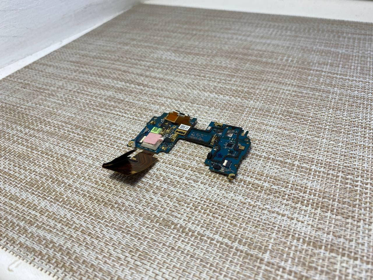 

Верхняя плата HTC One M8 6525 LVW