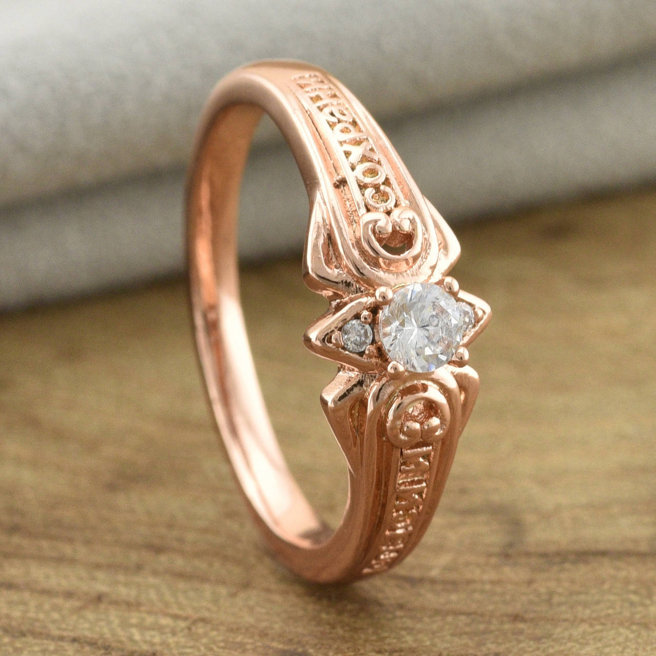 

Кольцо Xuping Спаси и Сохрани 10940 белые фианиты позолота РО размер 20