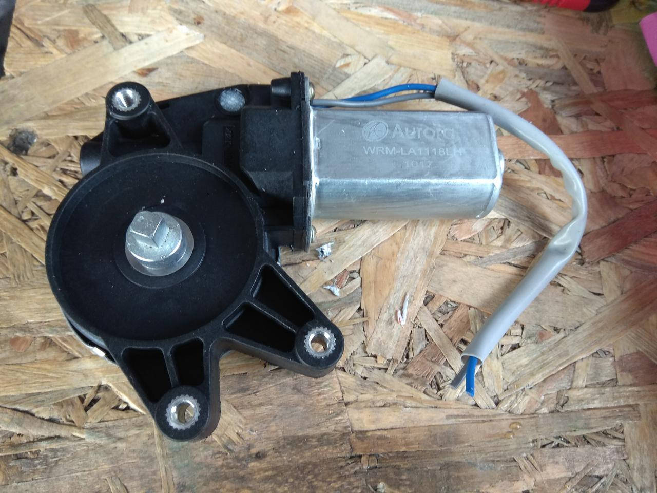 

Мотор стеклоподъемника Приора Ваз 2170, 2171, 2172 правый AURORA