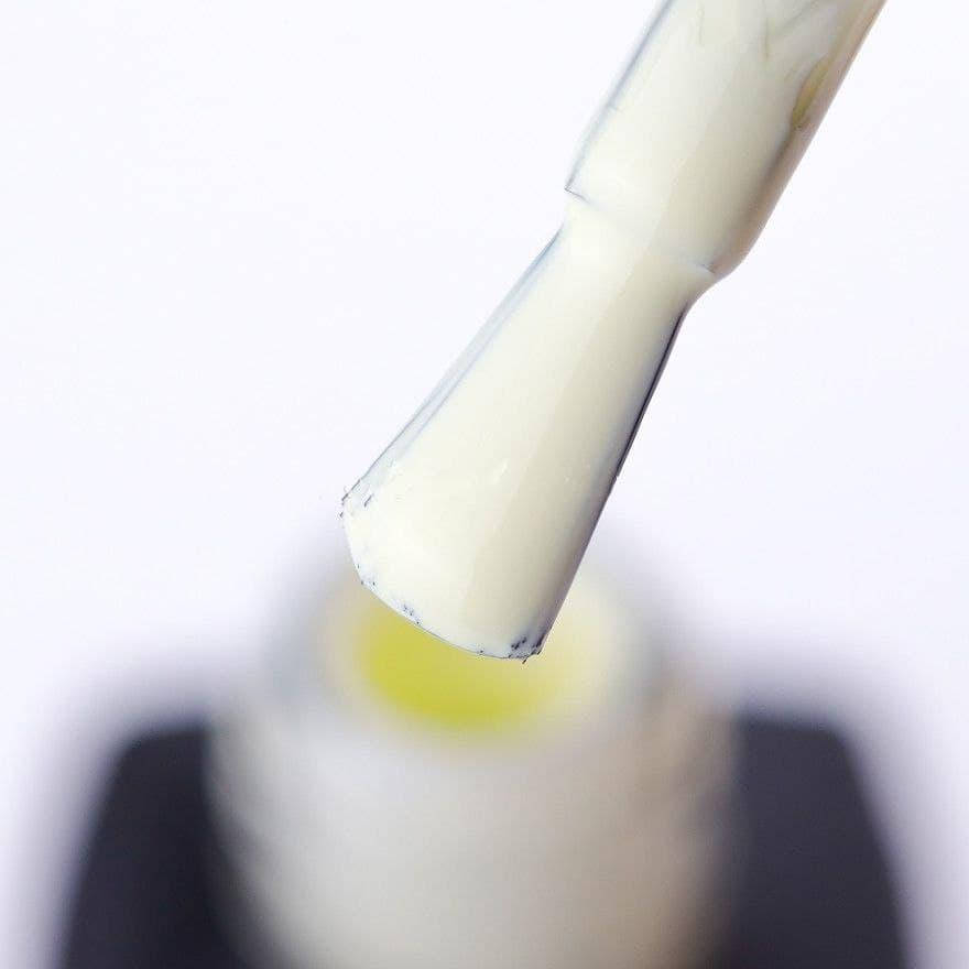 

Гель-лак Moon Full Breeze color Gel Polish №439 светло-желтый, 8 мл