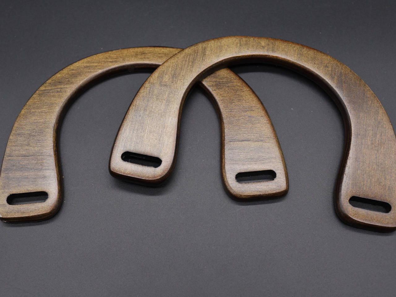 

Деревянный фермуар. Цвет коричневый. 18см