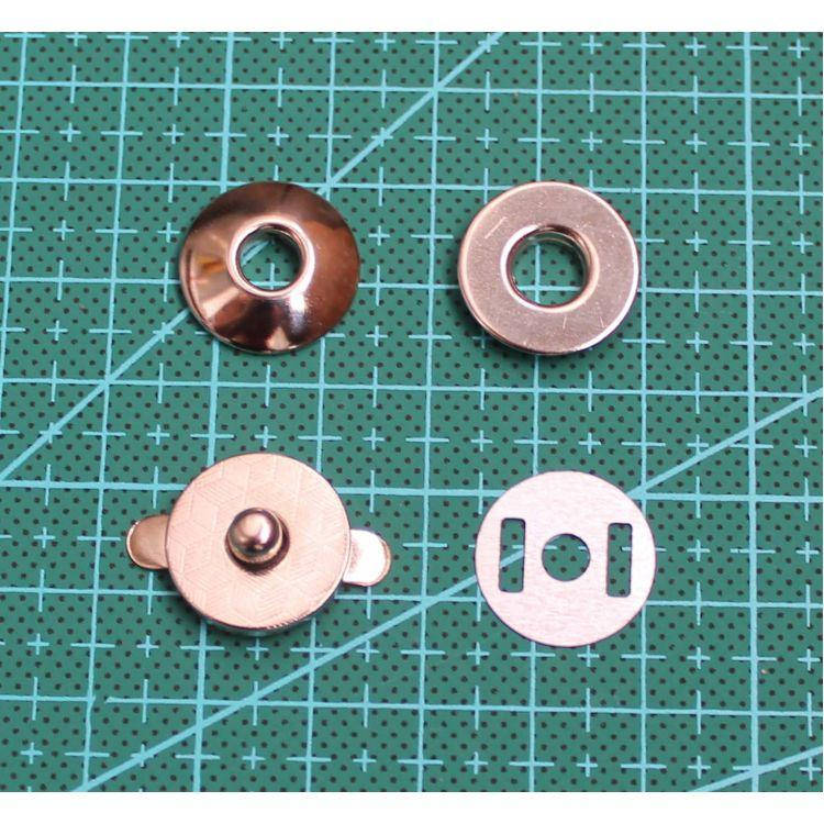 

Кнопка магнитная с отверстием 18 мм Никель