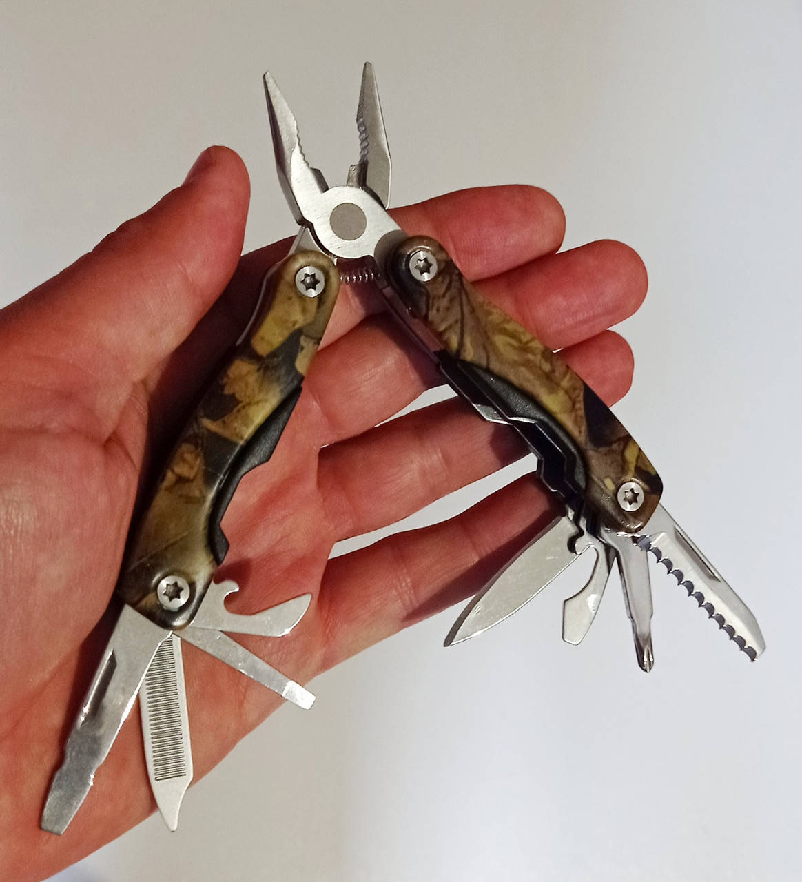 

Мультитул - ніж універсальний туристичний багатофункціональний 9 в 1 з чохлом