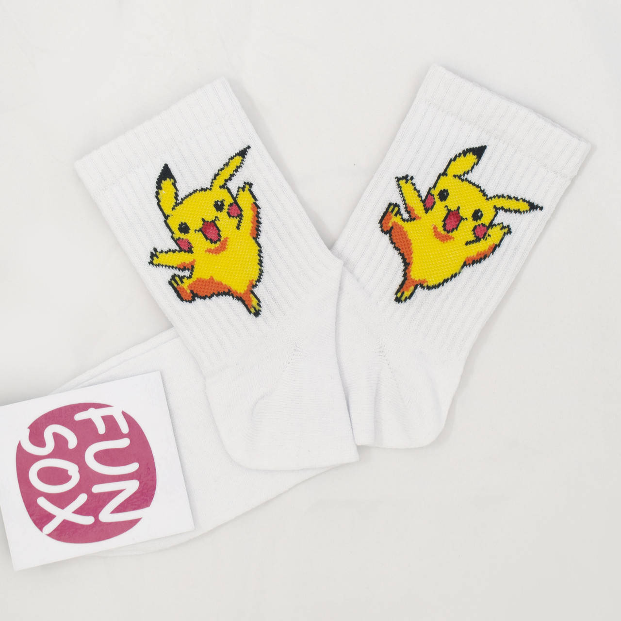 

Носки белые с принтом "Пикачу"