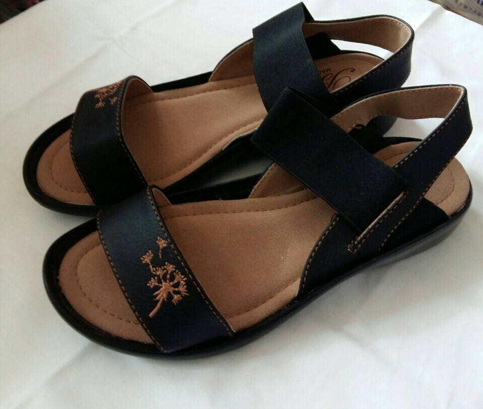 

Женские босоножки Белста