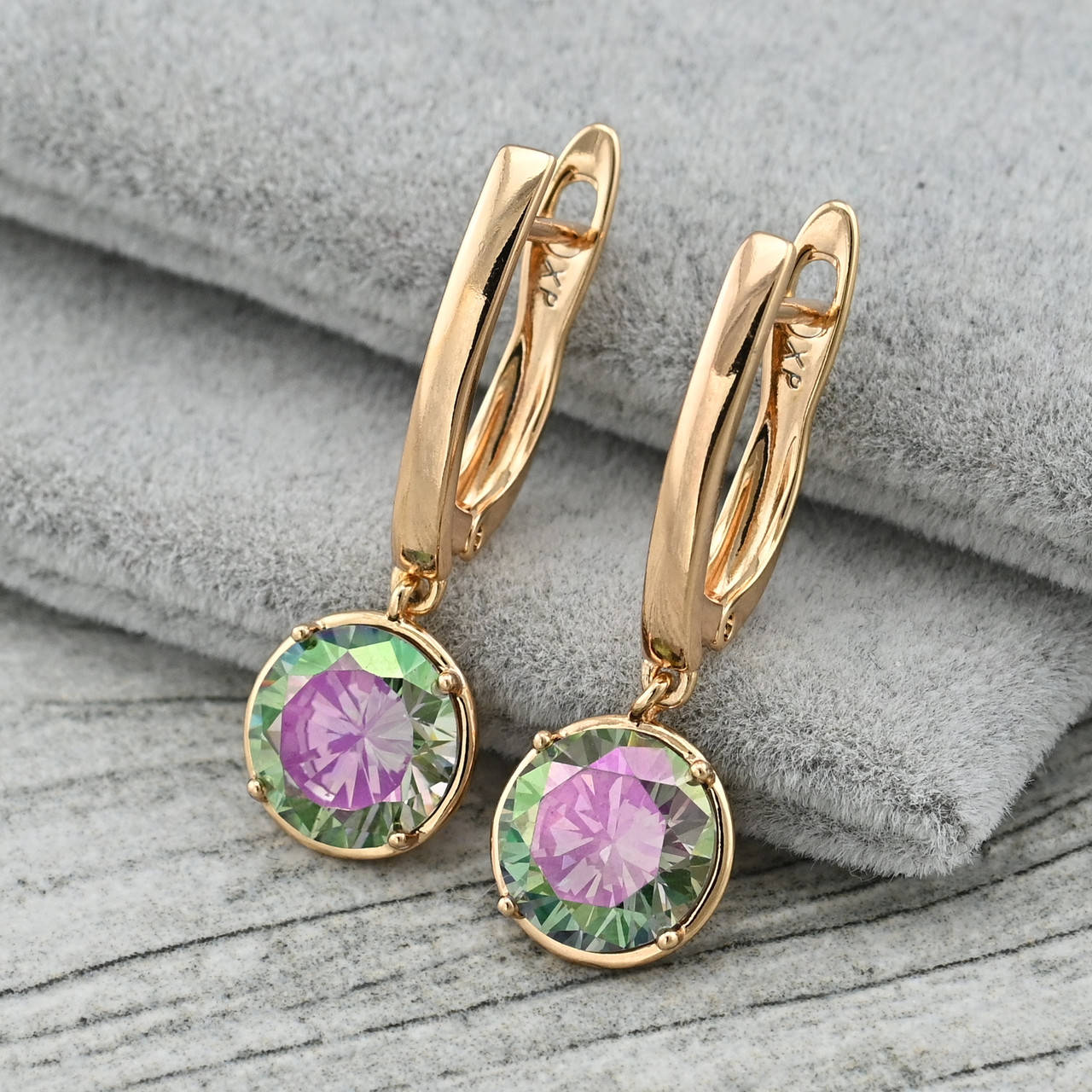 

Серьги подвески Невесомость 36411 размер 26х9 мм фианиты мистик вес 3.5 г позолота 18К