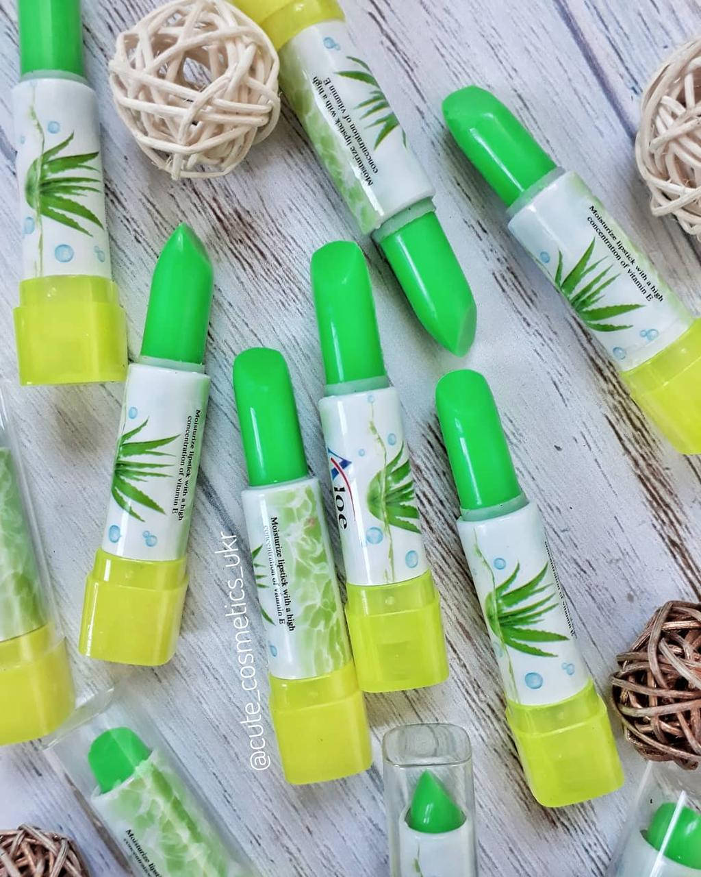 

Бальзам для губ, который проявляется с Aloe Vera - 99%.