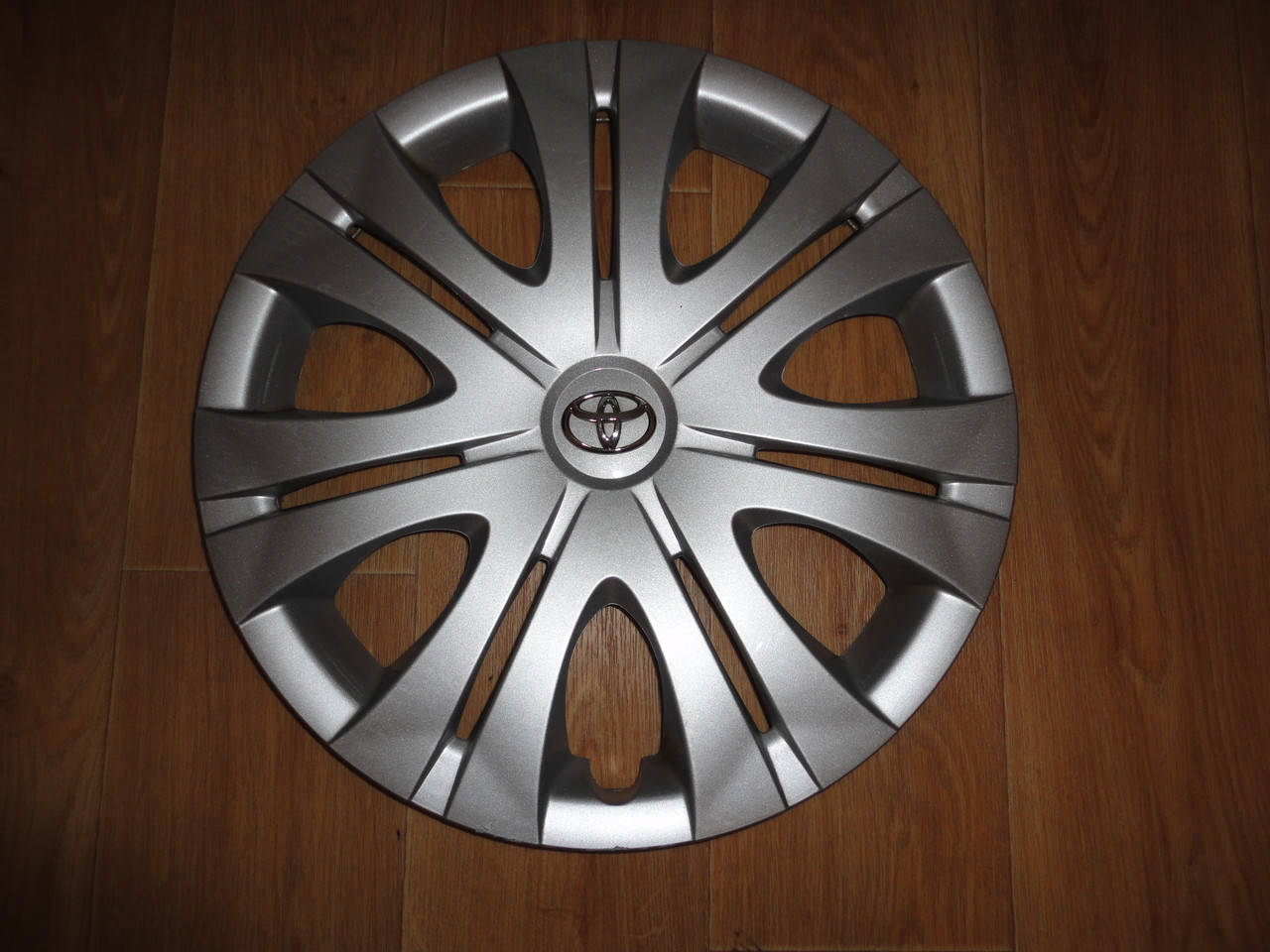 

Оригинальные колпаки Toyota Auris R16 (Тойота Аурис) R16 Оригинал 42602-02380