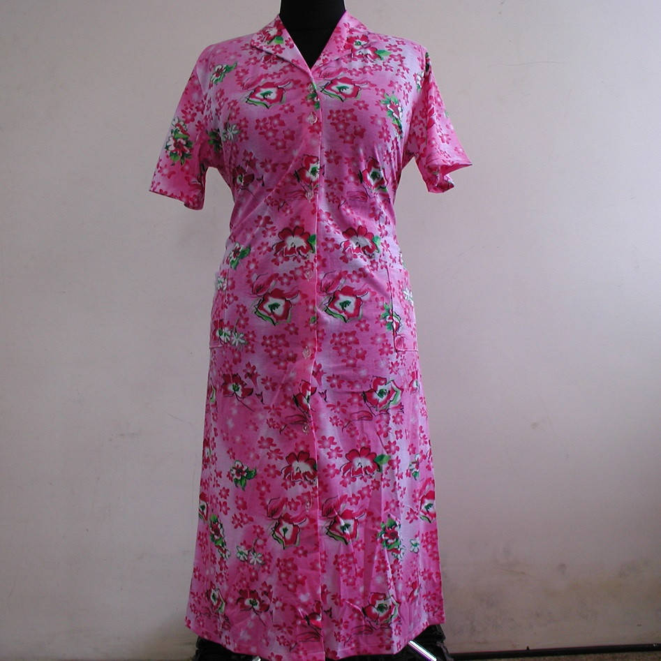 

Халат средний прямой на пуговицах