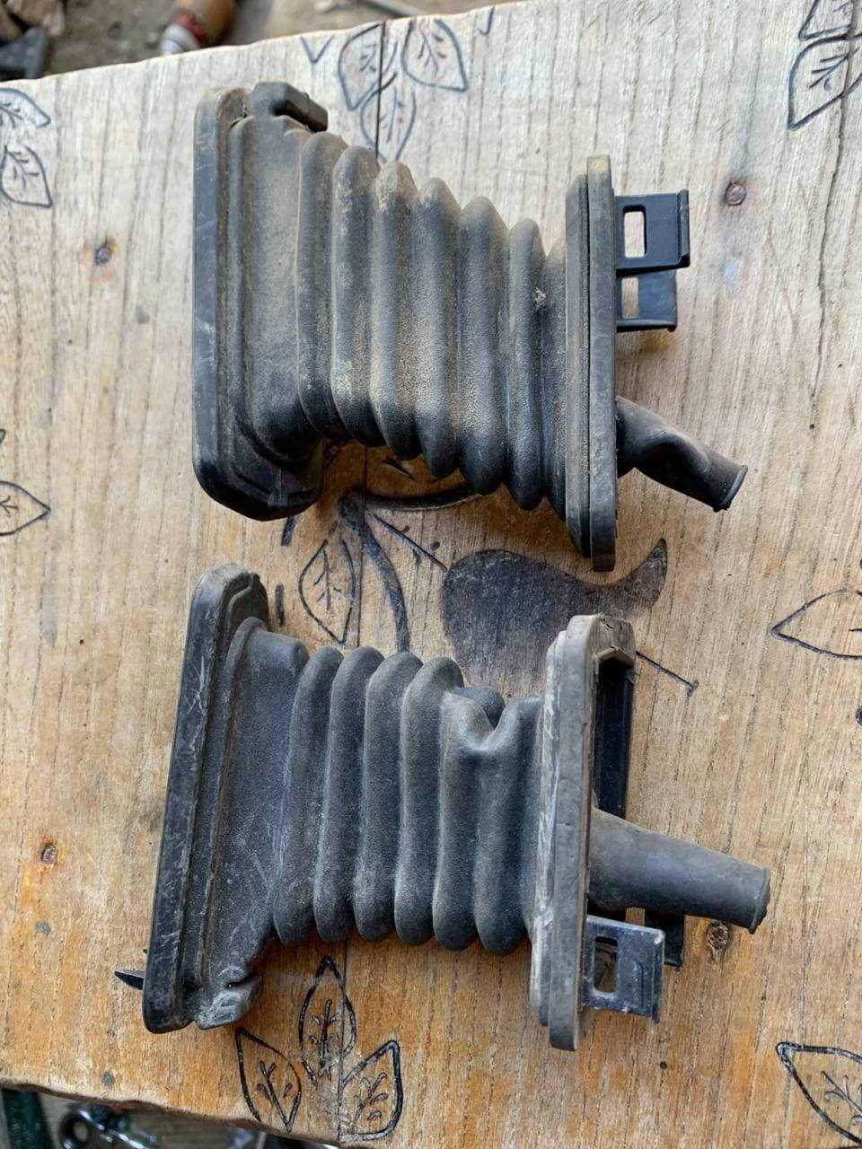 

Гафрированная накладка 1K0959843C 3C0959843A VW Passat B6 Skoda SuperB запчасти б\у шрот