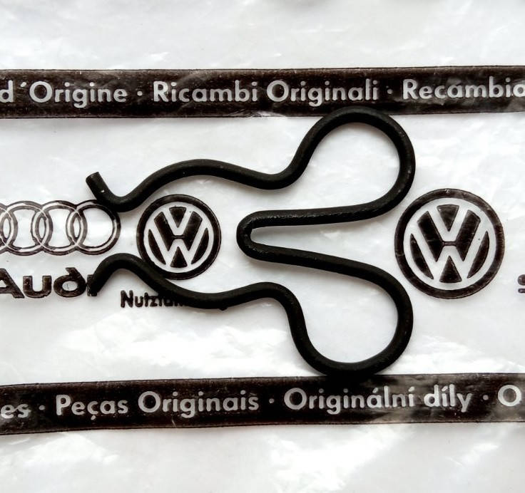 

Фиксатор штуцера топливного фильтра 1996-2006 VAG 1J0127250