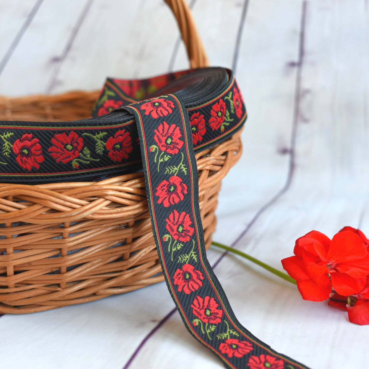 

Тесь жаккардовая Маки / цвет черный / ширина 3,2 см / заказ от 1 м