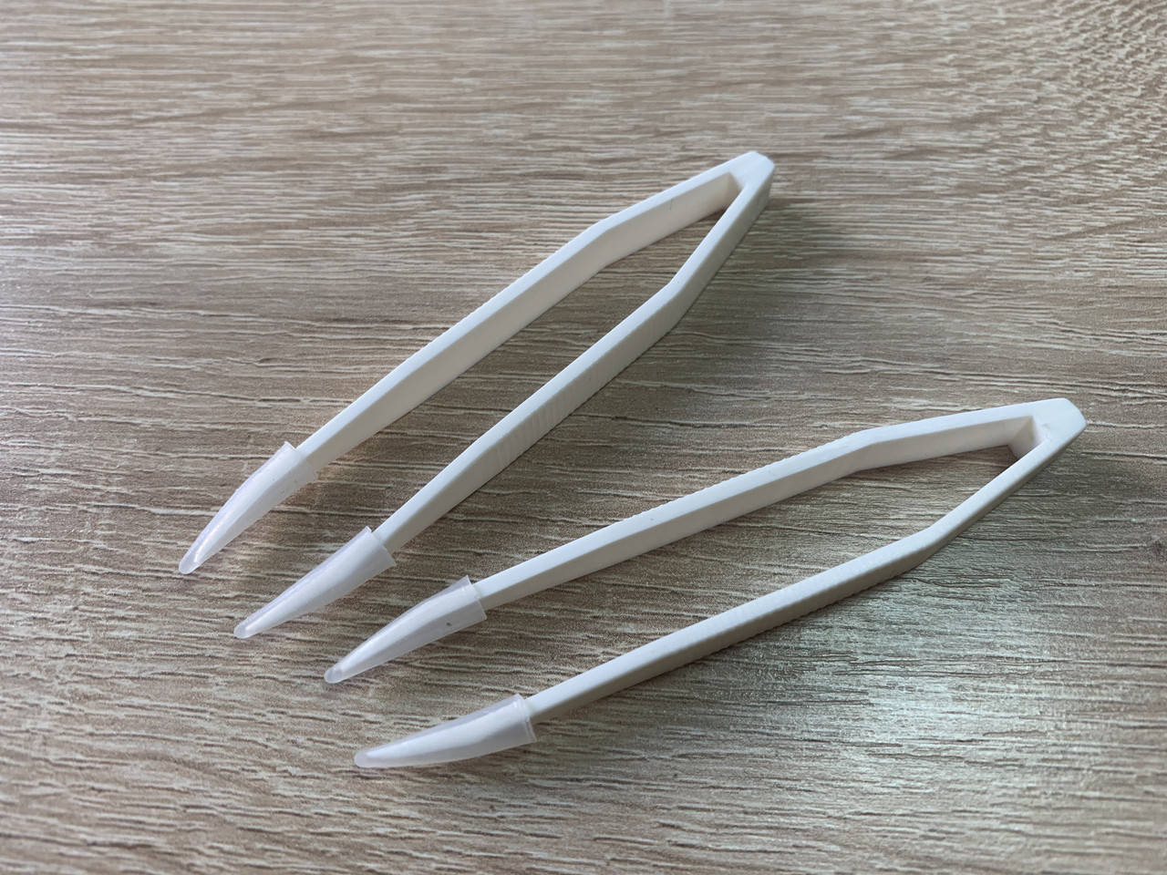 

Пинцет средний для линз без футляра - 8.5 см