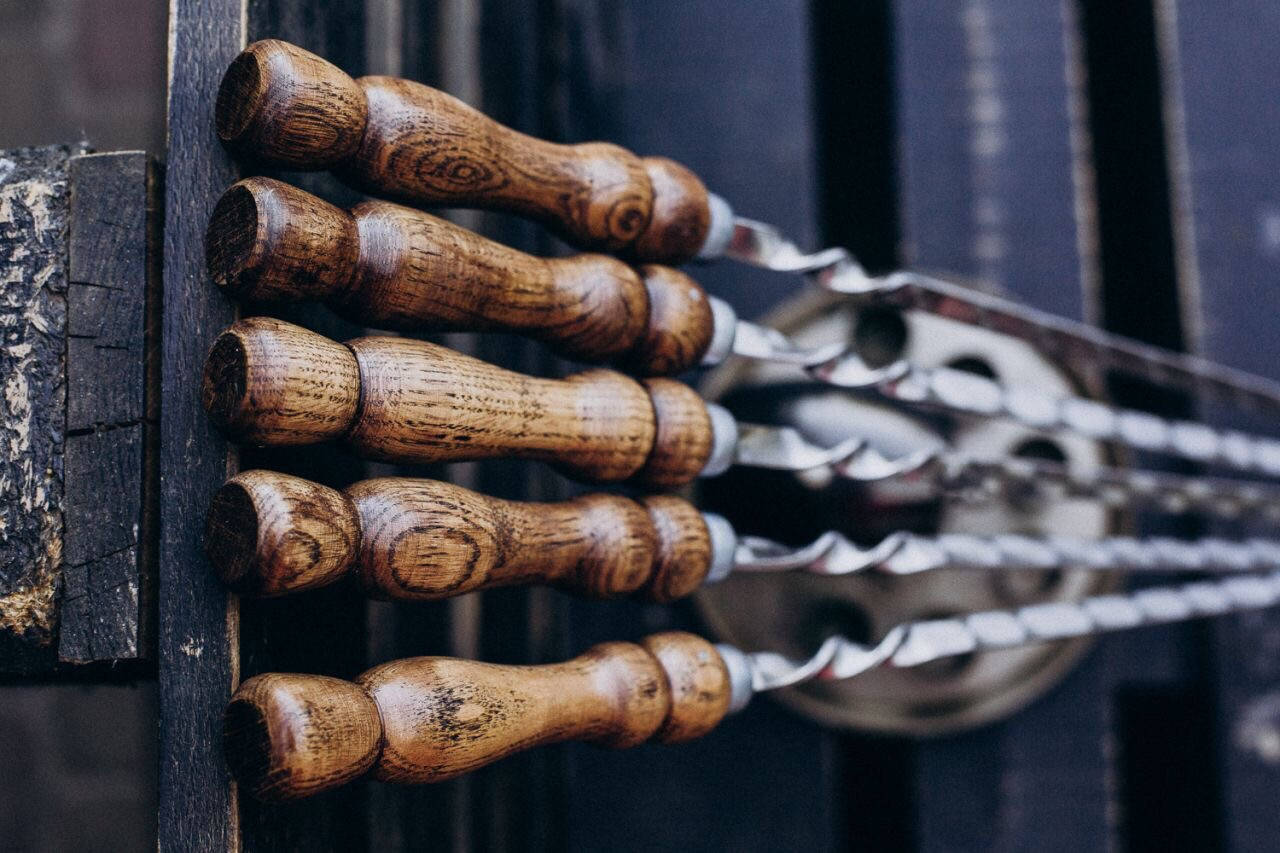 

Шампур с деревянной ручкой из нержавеющей стали 730*12*3 мм Reckless