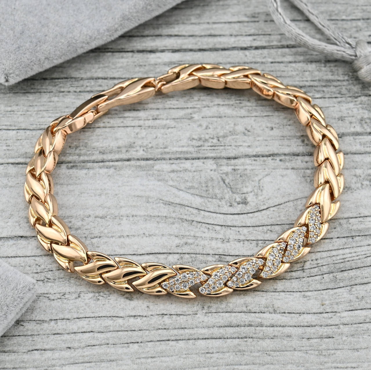 

Браслет 37051 ширина 7 мм белые фианиты позолота 18К длина 19