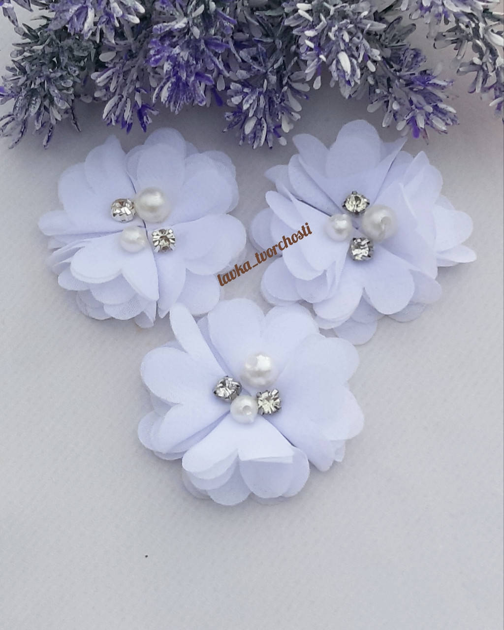 

Шифонові квіти білий