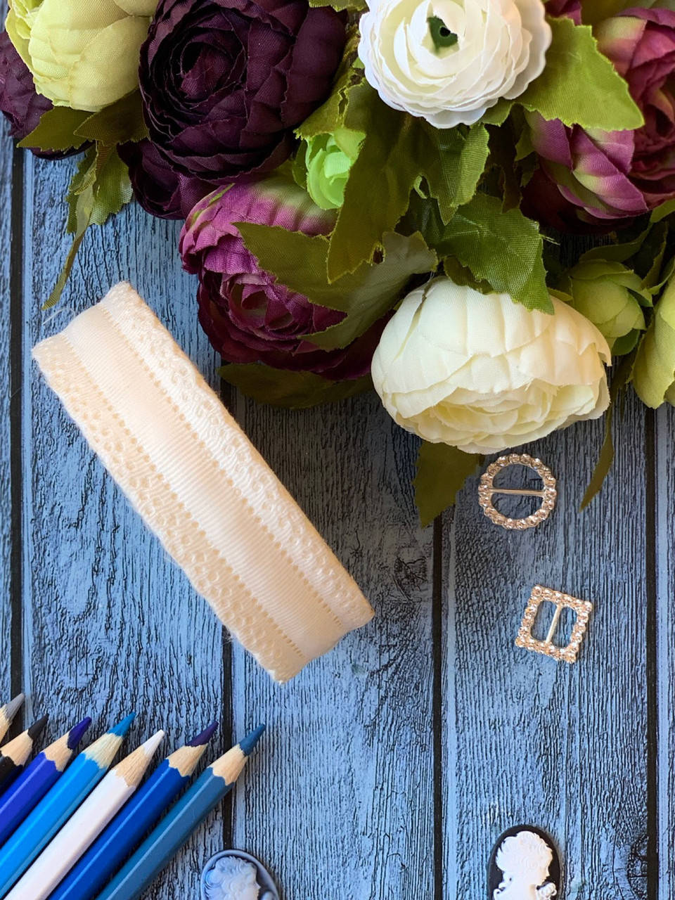 

Лента репсовая перфорированная 2.5 см "Ажурная каемка" молочного цвета, 20 ярд/уп, оптом, Молоко