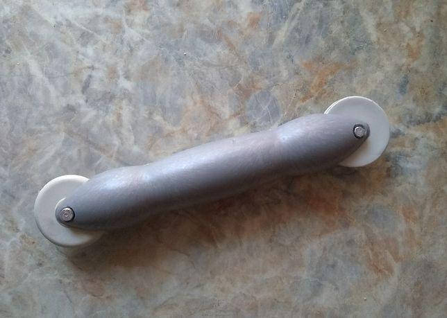 

Ролик для закатки шнура москитной сетки.