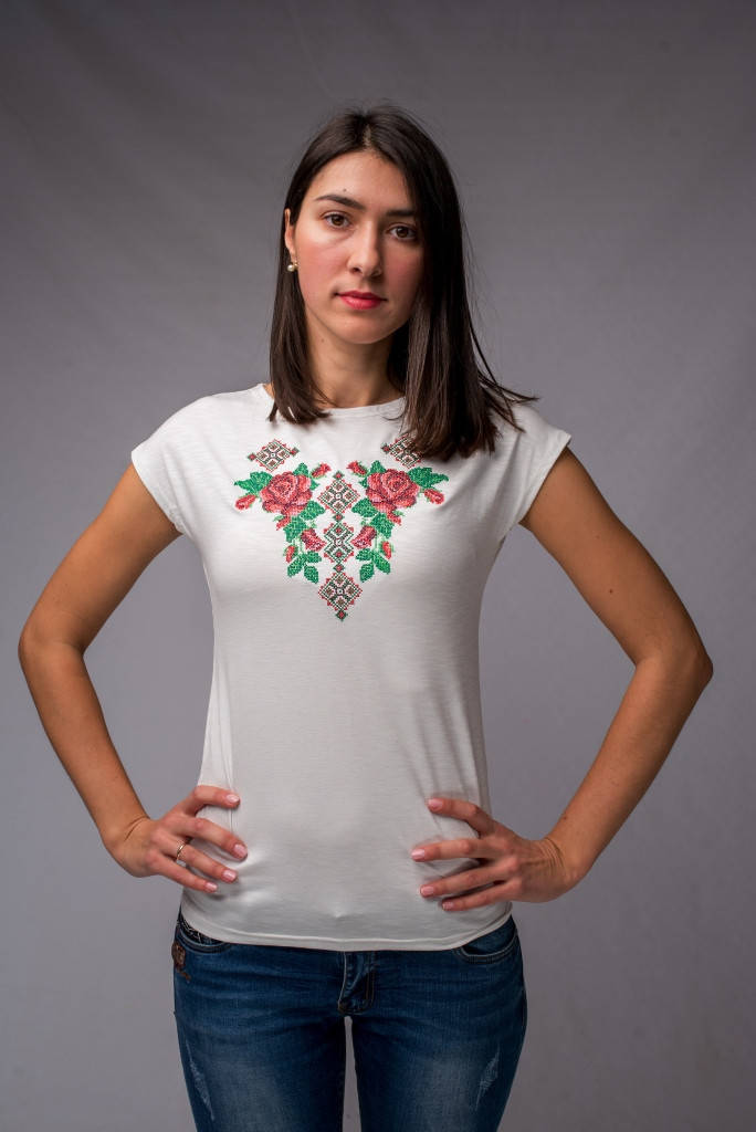 

Женская блуза Розы на молочном, рукав-кимоно, Бежевый