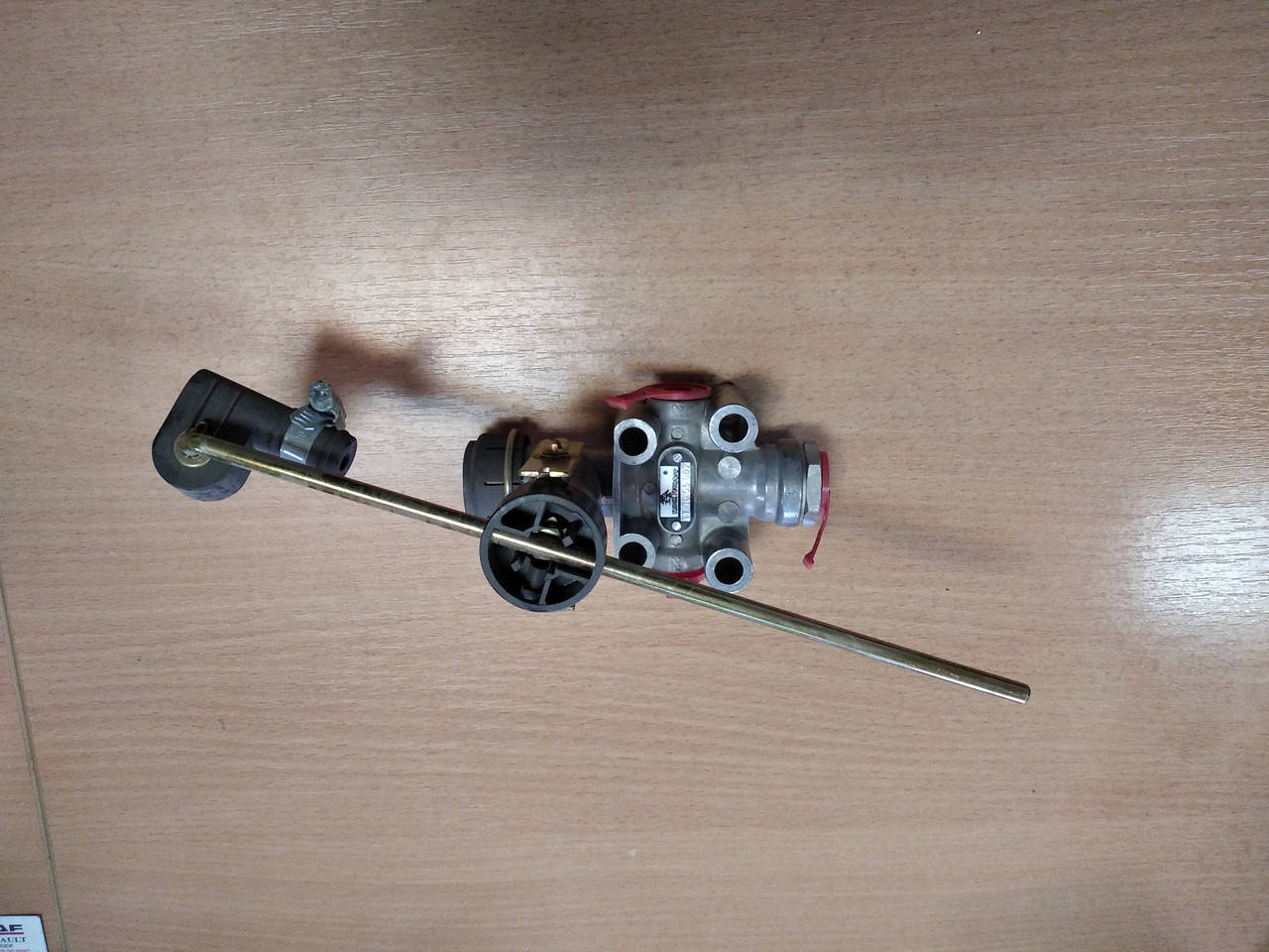 

Клапан уровня пола WABCO 4640060020 SV1307 3 выхода с тяжкой,