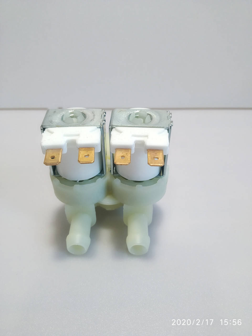 

Клапан подачи воды Ariston-Indesit original для стиральной машины C00045951