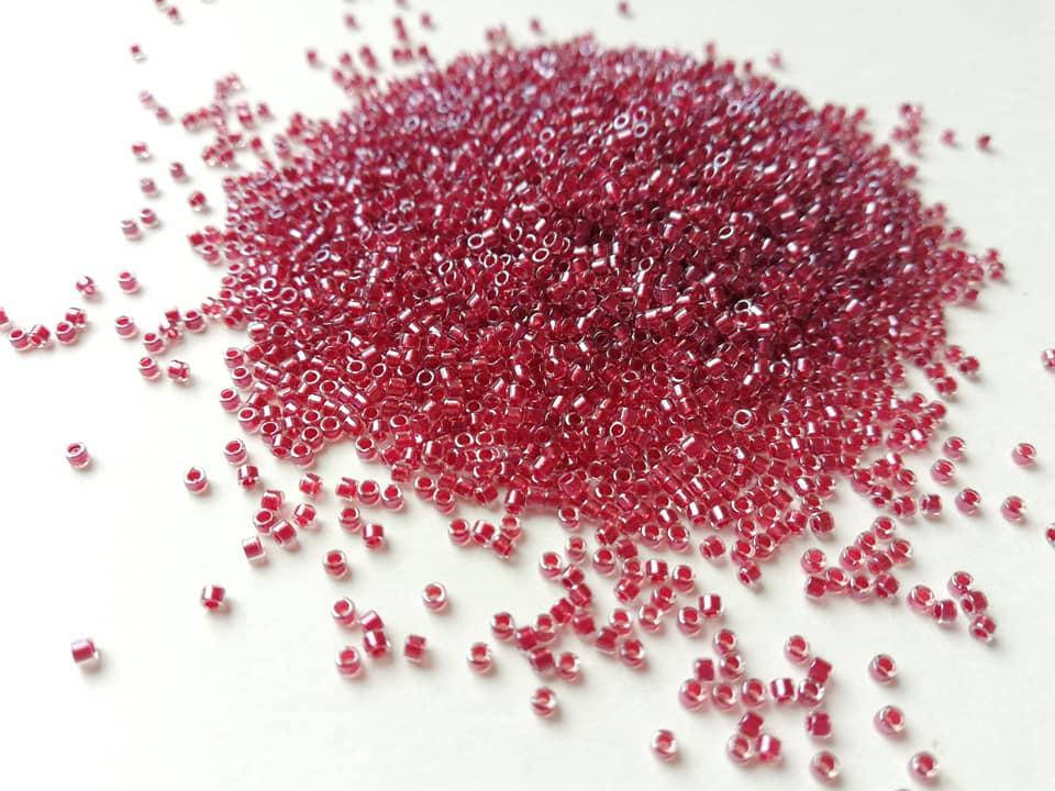 

Японський бісер Miyuki Delica 11/0 DB0924 Sparkling Cranberry Lined Crystal - клюква