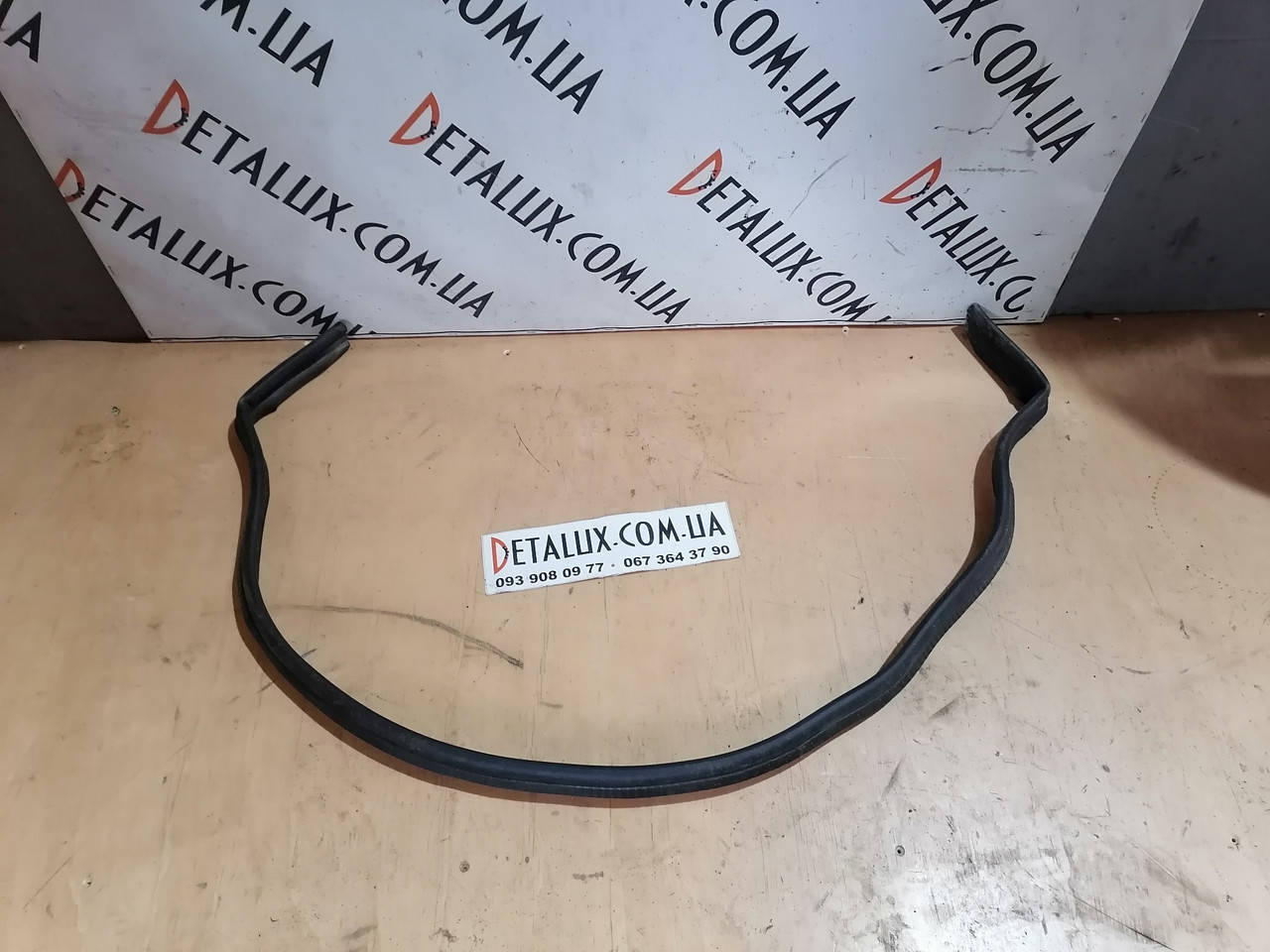 

Уплотнитель капота нижний 7700313534 на Opel Vivaro, Renault Trafic, Nissan Primastar, Рено Трафик, Опель