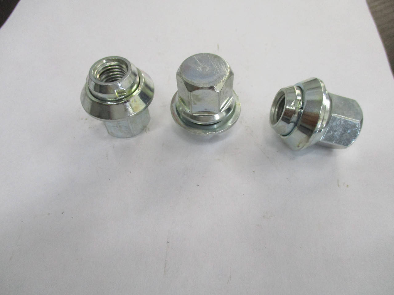 

Гайка колеса DP GROUP SS1430 FORD CONNECT 02-> стальной диск