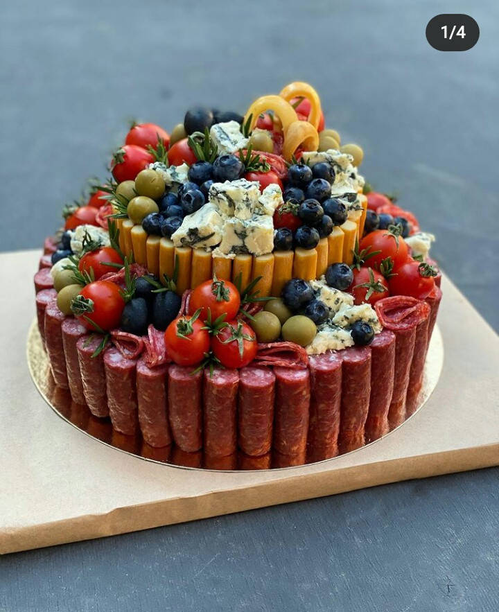 

Мужской подарочный торт из колбасы, необычный подарок мужчине № 3