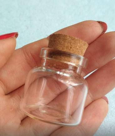 

Баночка 30х30 мм стеклянная с деревянной пробкой, 9 мл