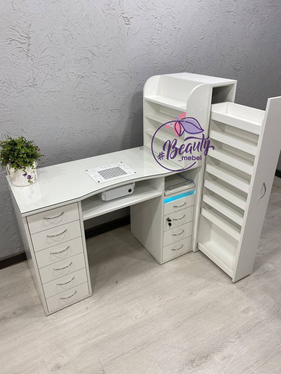 

Профессиональный маникюрный стол с бактерицидной Уф лампой и потайной полочкой