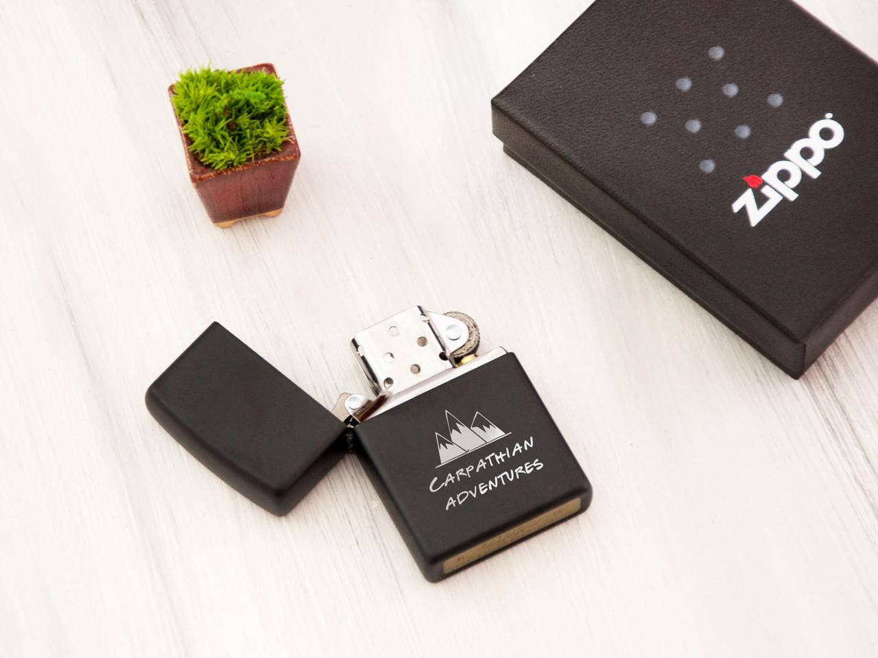 

Бензиновая мужская зажигалка Zippo с лазерной гравировкой в подарок на День Рождения в деревянной коробке, Черный