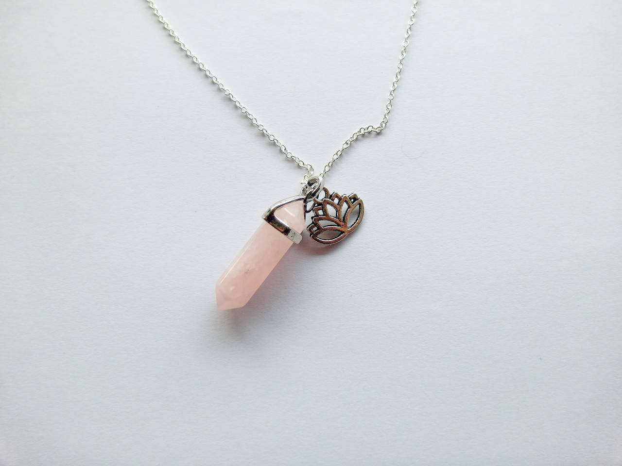

Маятник розовый кварц с кулоном лотосом