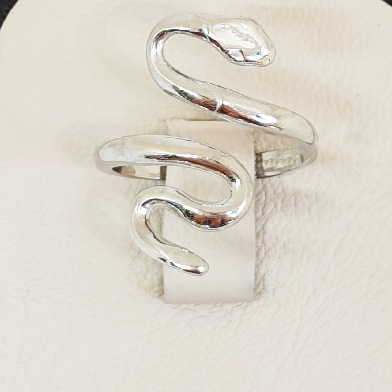 

Кольцо серебряное "Змея" 16,5 4,06 г