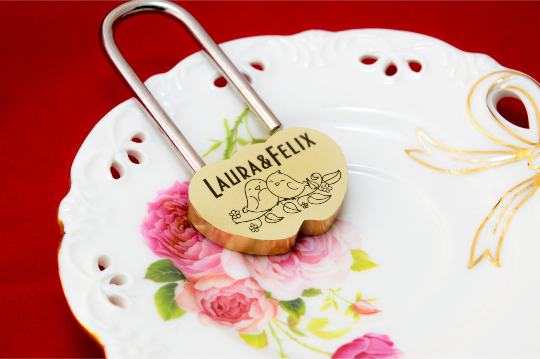 

Свадебный Замочек