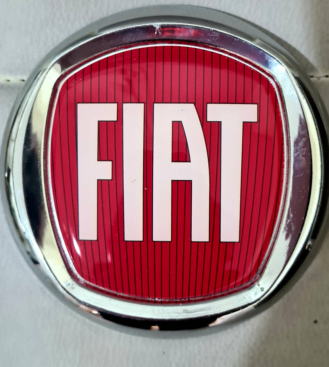 

Эмблема значок на капот, багажник Fiat Doblo, Фиат Добло 120 мм красный