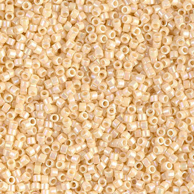 

Японський бісер Miyuki Delica 11/0 DB0157 - Opaque Cream AB