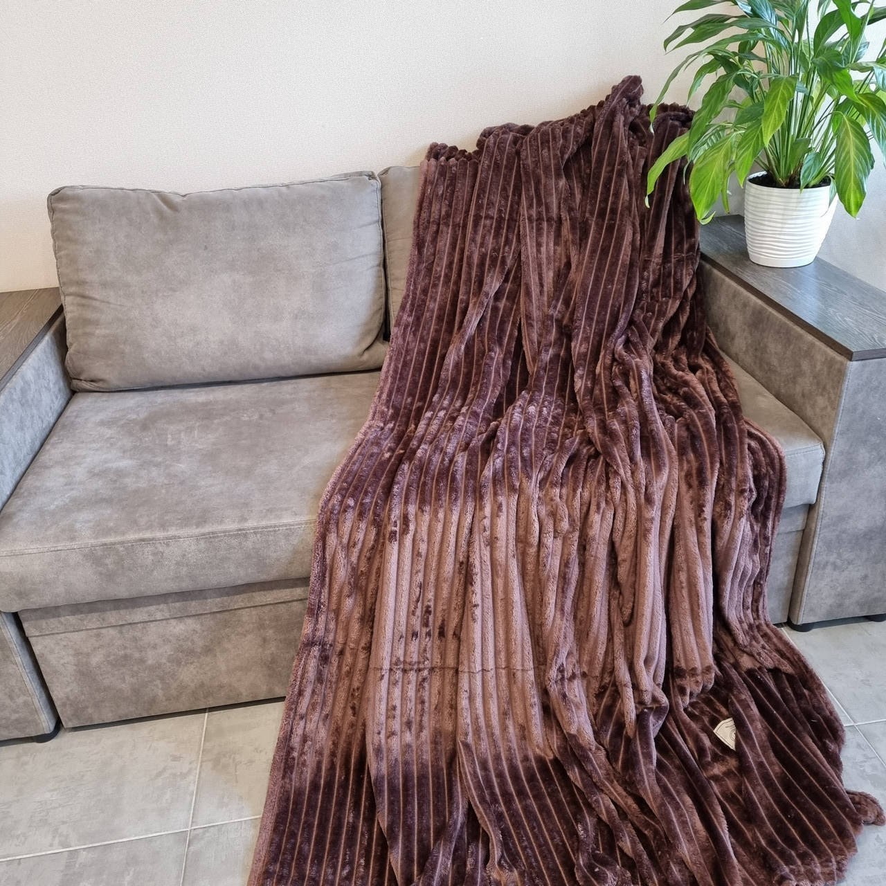 

Плед покрывало на кровать,диван мягкий,теплый "Шарпей" 210*230 см. Пушистое покрывало двухспальное.Шоколад., Темно-коричневый