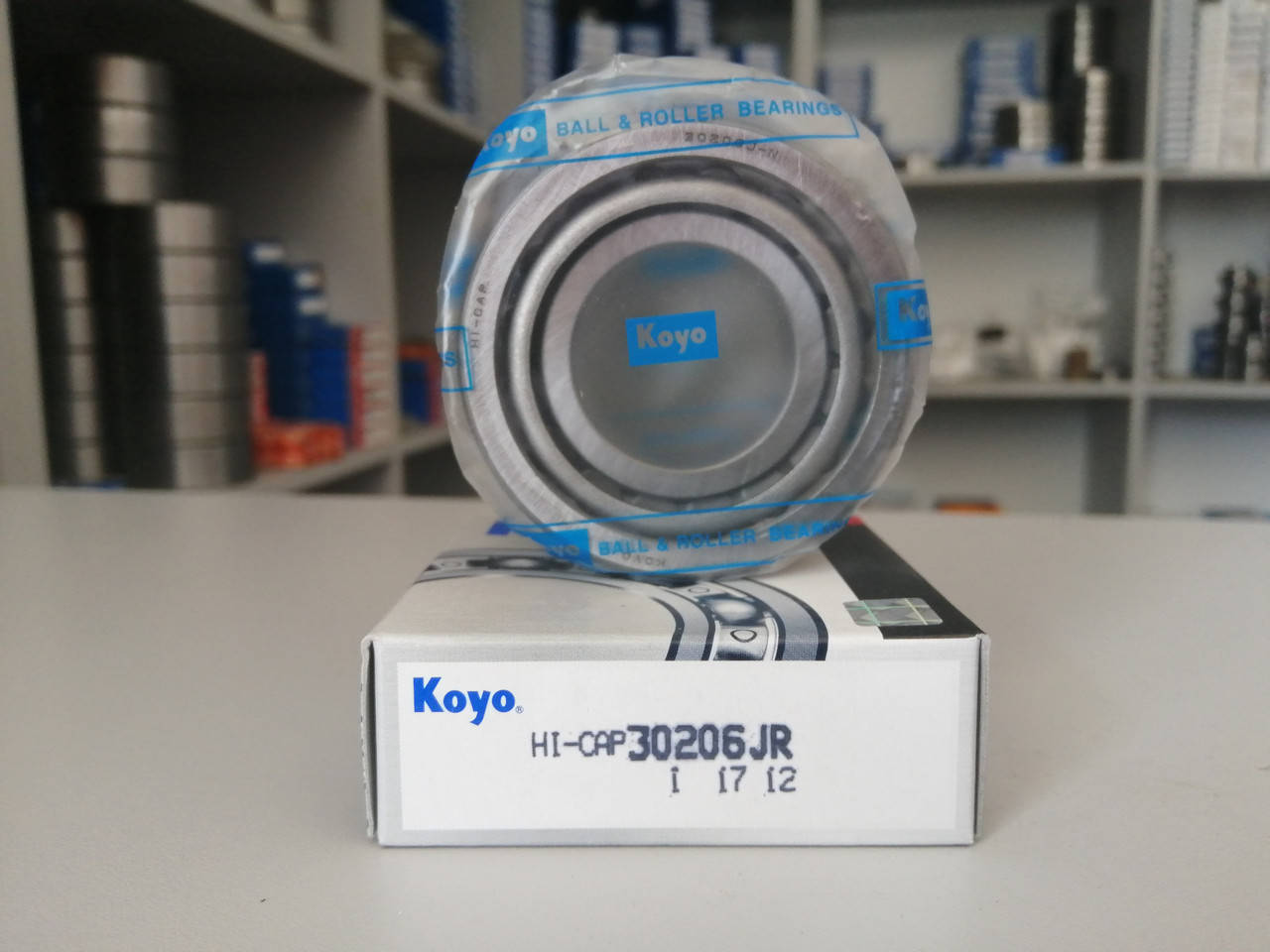 

Подшипник 30206 (7206) KOYO, 30х62х17,25 мм, роликовый радиально-упорный конический