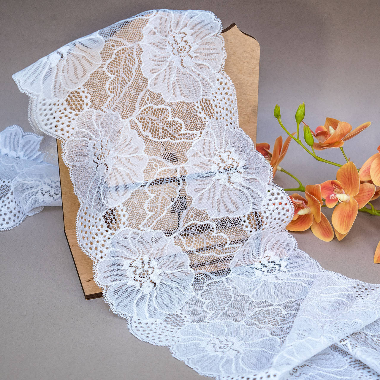 

Кружево стрейч гипюр широкое / ширина 18,5 см / цвет белый / заказ от 1 м